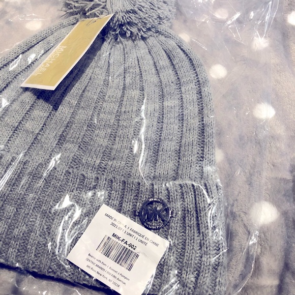 Michael Kors Pom Pom Beanie - Picture 2 of 2